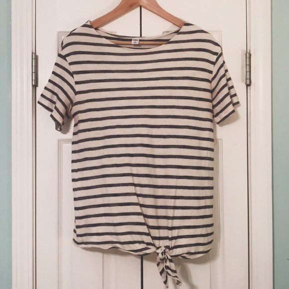 Old Navy Tops - Tie-front tee